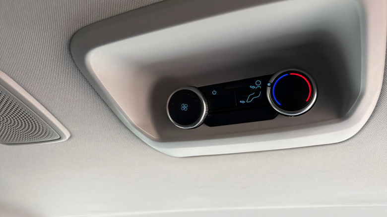 Ford Tourneo Custom 320 L2 Diesel Fwd 2.0 EcoBlue 136ps H1 Titanium 8 seater Auto